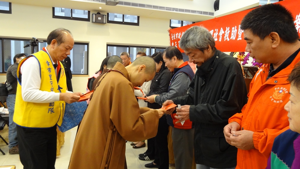 100年冬令慰問金發放典禮紀實